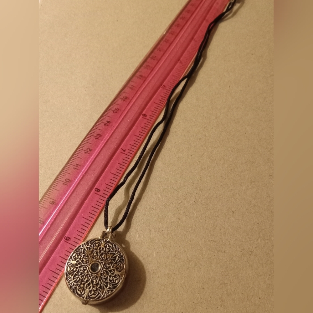Compass He Leads Me Psalm 23:2 Vintage Necklace - Picture 2 of 14